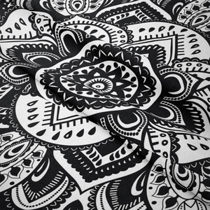 Vue macro montrant la texture tissée détaillée et le motif mandala bohème du tissu