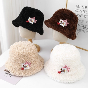Détails de bobs en laine d'agneau duveteuse en noir marron beige et blanc élégant