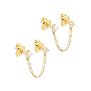 Detail of S925 silver 18K gold-plated double piercing earring with pearl and zircon stone