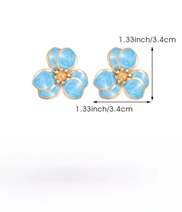 Detaillierte Größentabelle für blaue Emaille-Blumenohrringe mit goldenen Kanten