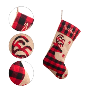 Chaussette de Noël personnalisée avec motif de renne et broderie du prénom Nathan