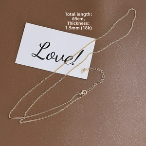 Detail of 1.5mm thin 18k gold-plated flat O-chain necklace with adjustable length and clasp