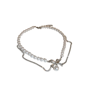 Collier double rang de perles avec pendentif nœud en strass et chaîne argentée chic