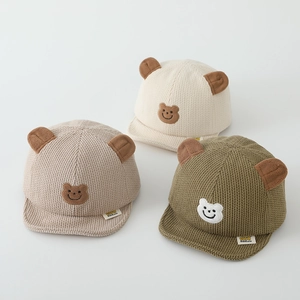 Détails des casquettes bébé en velours côtelé avec oreilles d'ours en trois couleurs