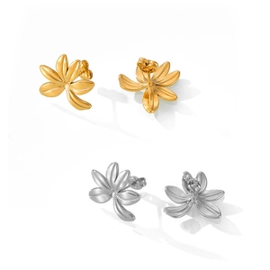 Elegant gold and silver titanium steel five-petal flower stud earrings for women