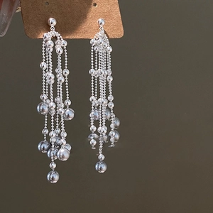 Elegant silver tassel earrings with layered bead chains and pearls for a vintage look