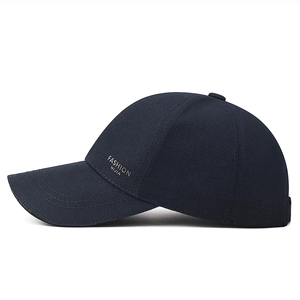 Casquette de baseball bleu marine avec lettrage argent Fashion Nijia vue à 45 degrés