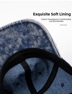Dettaglio ravvicinato della fascia antisudore in cotone e delle cuciture sul berretto denim