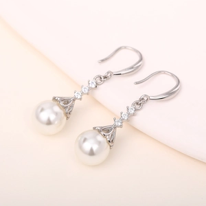 Elegante silberweiße lange Perlenohrringe mit glitzerndem Zirkon für Braut und Hochzeitsmode