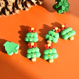 DIY Christmas tree resin charms with red bows and yellow stars for crafting accessories