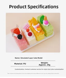 Makroaufnahme verschiedener bunter Mousse-Kuchen-Modelle mit Früchten auf einem Tablett