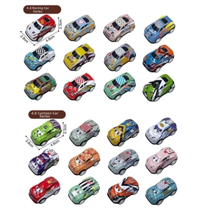 Gedetailleerde weergave van 24-delige set metalen frictie-auto's met race- en cartoonontwerpen