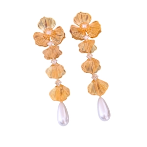 Eleganti orecchini a fiore placcati oro con zirconi e nappe di perle bianche