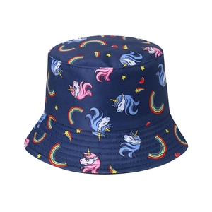Chapeau bob bleu marine pour enfants avec motifs licornes et arcs-en-ciel colorés
