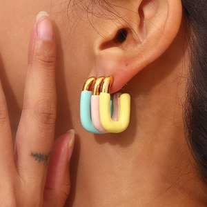 Fashionable U-shaped 18K gold-plated earrings with colorful pastel enamel segments