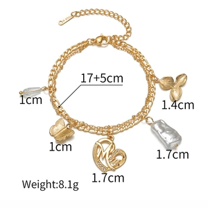 Détail du bracelet plaqué or 18K avec perles, breloques et dimensions de 17+5cm