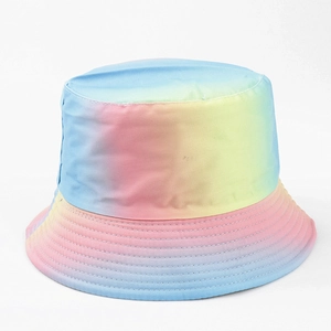 Coutures détaillées et dégradé multicolore éclatant sur le chapeau bob en coton