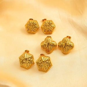 Set of 18K gold-plated stainless steel stud earrings with vintage floral relief and stripes