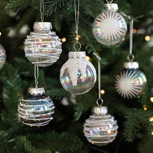Set of 6cm iridescent Christmas ball ornaments with glitter and snowflake motifs on tree