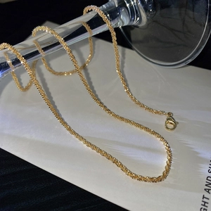 Elegant 18k gold plated titanium steel star chain necklace for women with shimmering finish