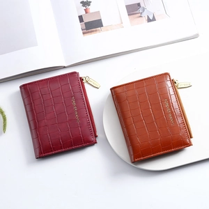 Women's Short Wallet Crocodile Pattern PU Leather Bifold Card Holder Mini Purse With Zipper Pocket Fashion Minimalist