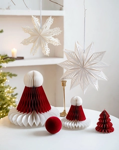 Décorations de Noël en papier nid d'abeille rouge et blanc avec flocons de neige découpés