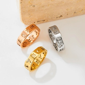 Drei Vintage-Hohlringe aus Edelstahl in den Farben Gold, Silber und Roségold-Finish