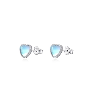 Orecchini a cuore in argento S925 con pietra di luna blu e bordi in filigrana