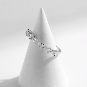 Minimalist s925 sterling silver ring with drop-shaped cubic zirconia pave setting