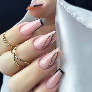Ongles À Presser Bord Noir Français Base Rose Nude Lignes Pailletées Dorées Forme Ballerine Cercueil Longs Faux Ongles