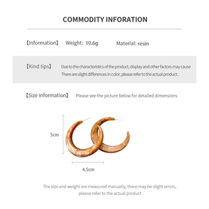 Detailed size chart for C-shaped resin earrings with 10.6g weight and 5cm dimensions