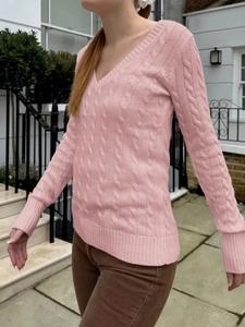 Women's pink V-neck cable knit sweater with long sleeves in a stylish casual streetwear look
