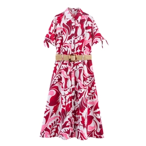 Abito a camicia rosa stampato a maniche corte con cintura intrecciata