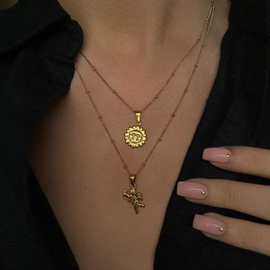 Colliers superposés plaqués or 18 carats avec pendentifs soleil et ange sur chaîne à billes