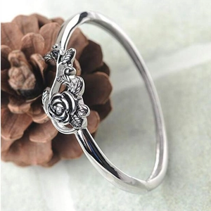 S925 sterling silver open ring featuring a vintage rose and leaf design on stone base