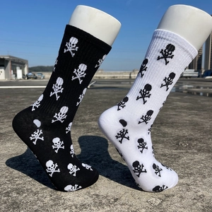Chaussettes mi-hautes en coton pour hommes et femmes avec motifs de crânes noir et blanc