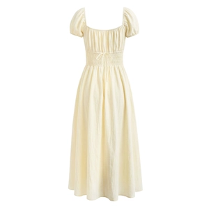 Pastorales mittellanges Kleid in Creme mit Puffärmeln, eckigem Ausschnitt und Tunnelzug