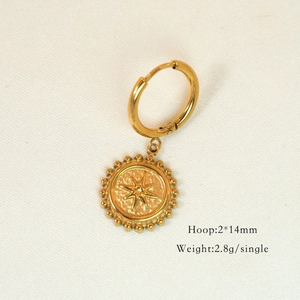 Detail von 14K vergoldeter Creole mit Sternanhänger, Größe 2x14mm und 2,8g Gewicht