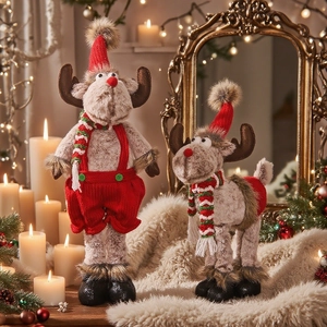 Detailansicht der weichen Textur von Weihnachtsrentier-Plüschtieren in festlicher Umgebung
