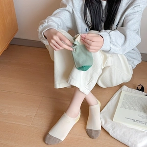 Minimalist low-cut cotton socks for women with patchwork design and smiley face embroidery