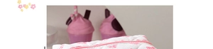 Détail de la trousse de toilette matelassée avec nœuds roses et fermeture éclair douce