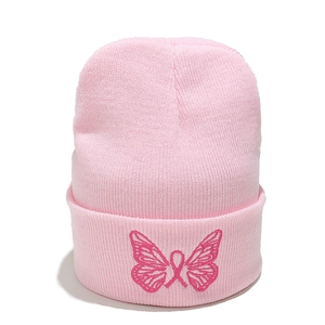 Berretto in maglia rosa da donna con farfalla ricamata e simbolo del nastro rosa