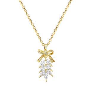 Elegante Halskette aus Goldtitanstahl mit Schleife und weißen Markasit-Edelstein-Anhängern