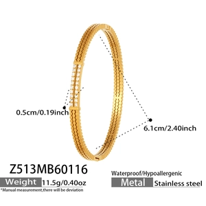 Détail du bracelet ondulé en acier doré avec zirconiums et dimensions du produit
