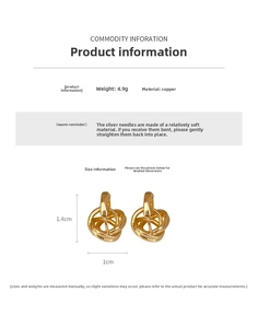 Vue détaillée des créoles torsadées dorées avec tiges en argent et dimensions précises