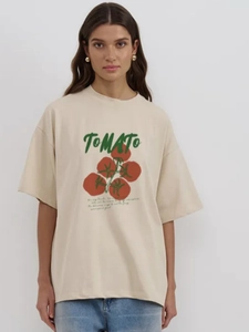 Beige oversized βαμβακερό T-shirt με τύπωμα ντομάτας και γράμματα για γυναίκες