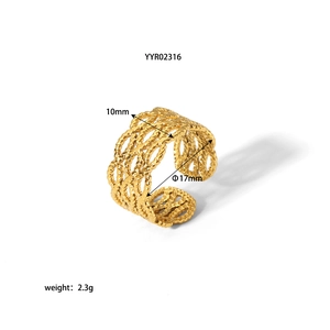 Detailansicht eines 10mm breiten goldgewebten Netzrings mit Maßen und Texturdetails