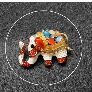 Prachtige kleurrijke olifant emaille strass broche, etnische stijl decoratieve speld.