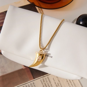 Klassische goldene Horn-Halskette mit Marquise-Zirkonia und einer runden Box-Kette