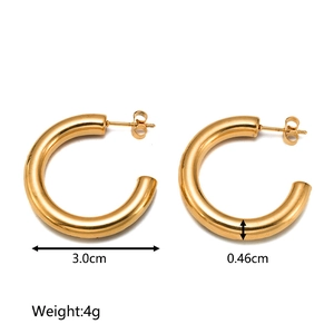 Detail view of golden C-shaped hoop earrings with 3.0cm diameter and weight measurements